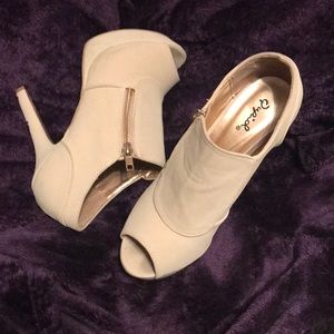 Beautiful light beige heels